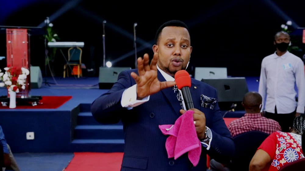 Bishop Harerimana yahamijwe ubuhemu no kugurisha ikintu cy’undi